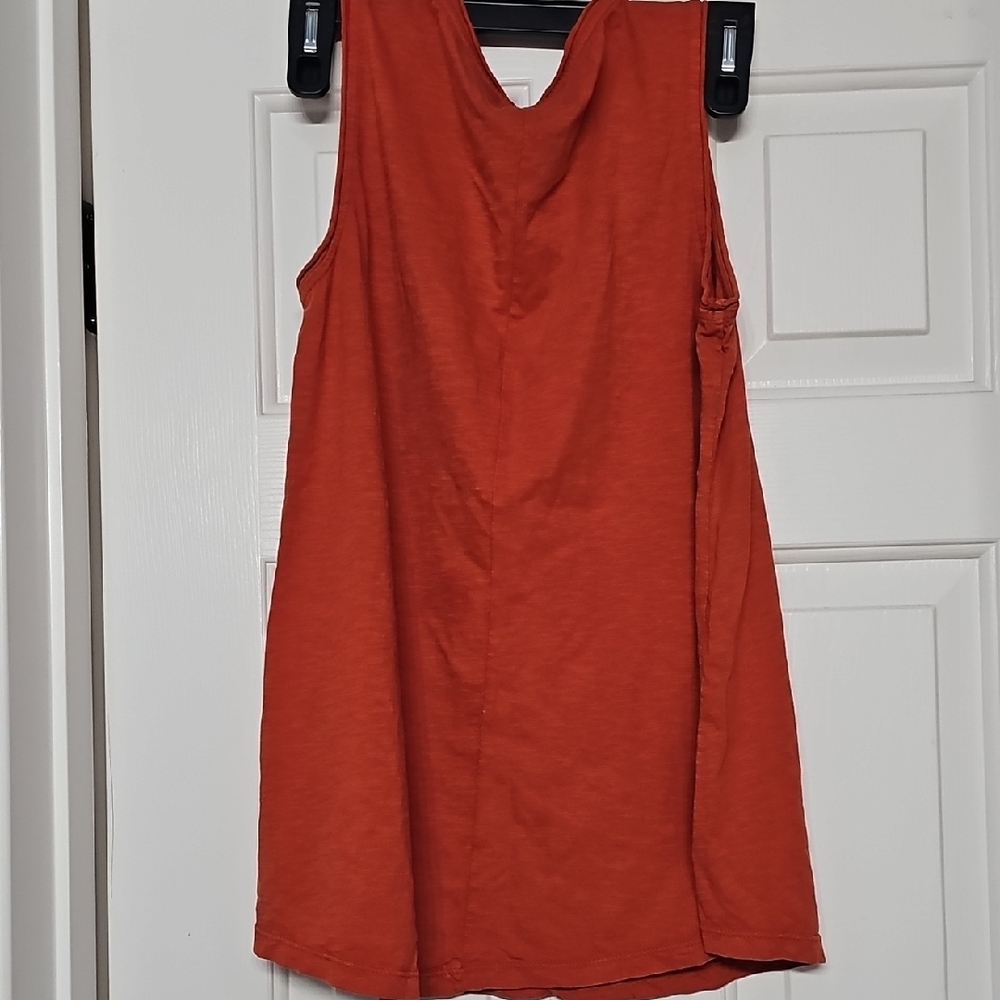 Rust Ruffled Sleeveless Tank Top - Picture 3 of 3
